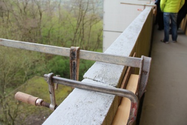 Der Schaden im Detail: Eine Brüstungsplatte schiebt sich geringfügig nach vorne. Image