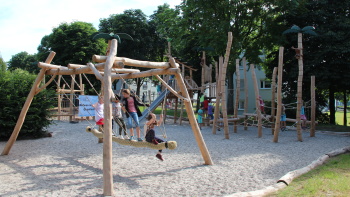 Spielplatz "Kletterdschungel" Leipziger Wiesen Spielplatz "Kletterdschungel" Leipziger Wiesen