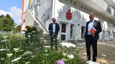 Eröffnung SB-Filiale Sparkasse Saarbrücken Folsterhöhe: SGS-Geschäftsführer Heinz-Peter Klein (links) und Sparkassenvorstand Frank Saar (rechts). Image
