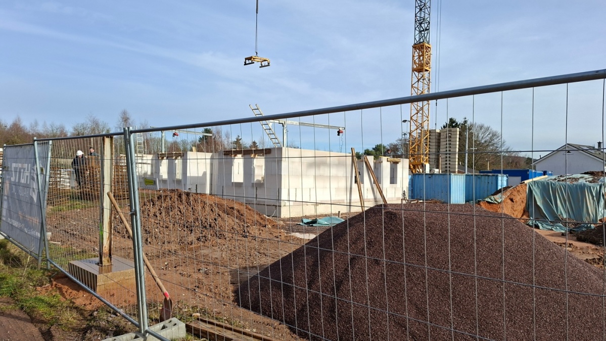 Baustelle, Mauern Erdgeschoss des 1. Rohbaus